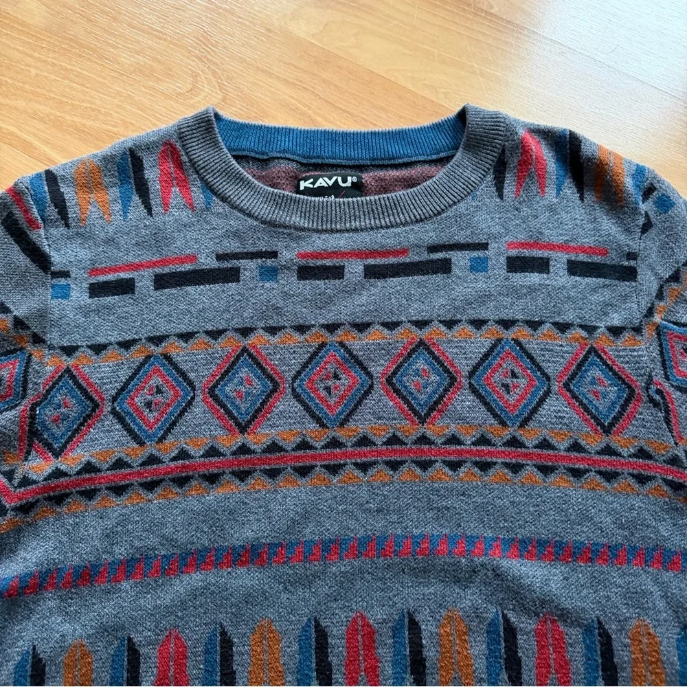 KAVU men’s pullover sweater amazing pattern on gray size large outdoors amazing